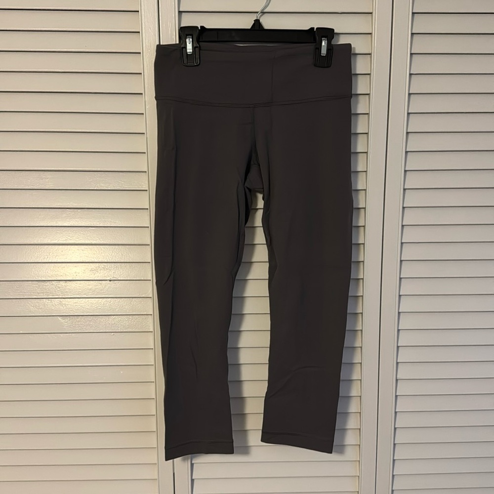 Cropped lululemon gray leggings